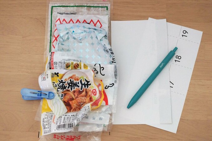 買い物メモと商品のパッケージ