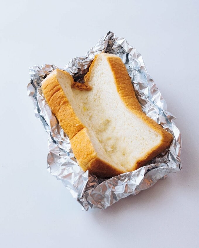 ホイルに食パン