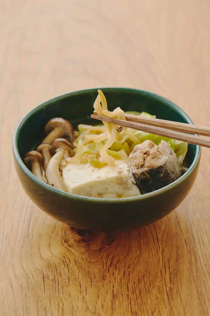 サバ缶とキャベツのゴマ油鍋