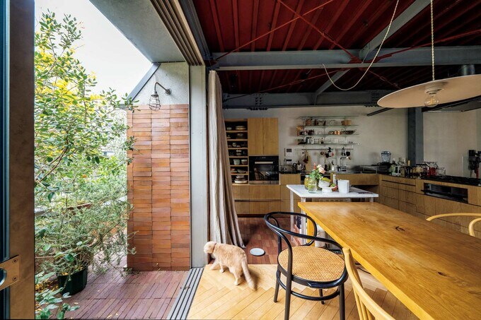 ダイニングに面したテラス