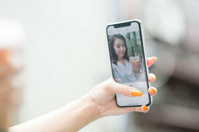 自撮りのスマホ画面