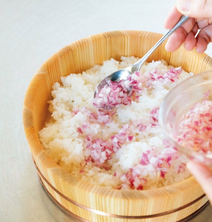紫タマネギ酢のすし飯