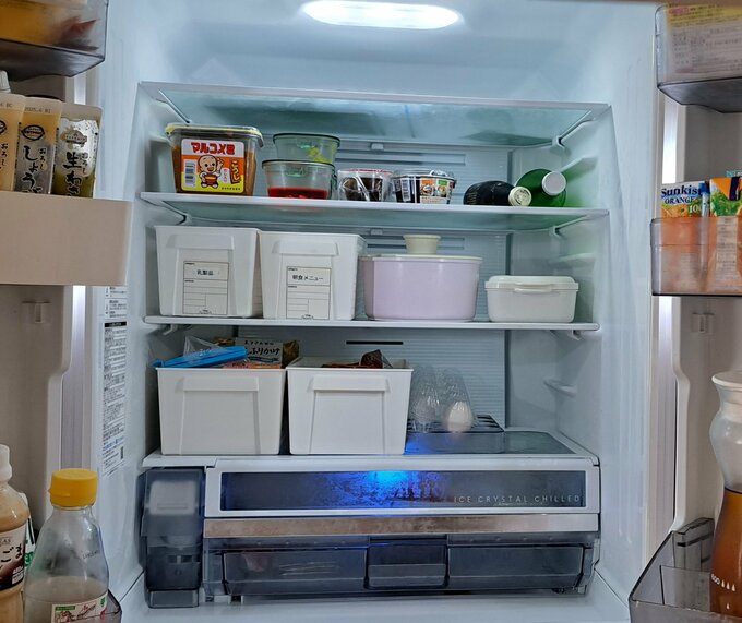 中身の見えない収納グッズを使っていた頃の冷蔵庫