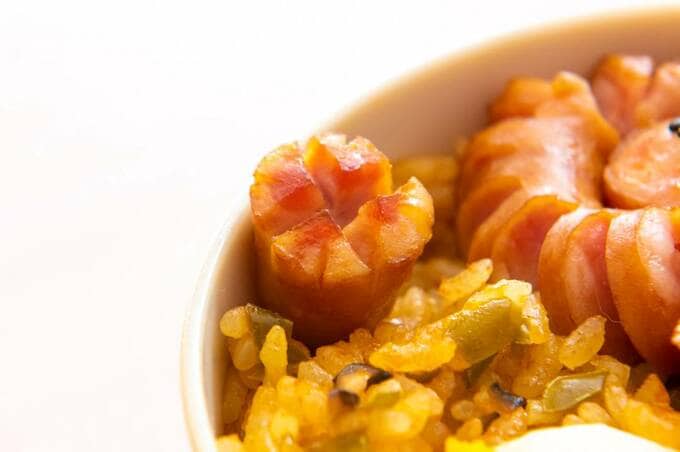 ソーセージでできている四つ葉のクローバー