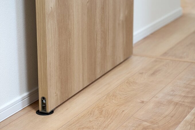 巾木やドアまわりのクロスのイメージ