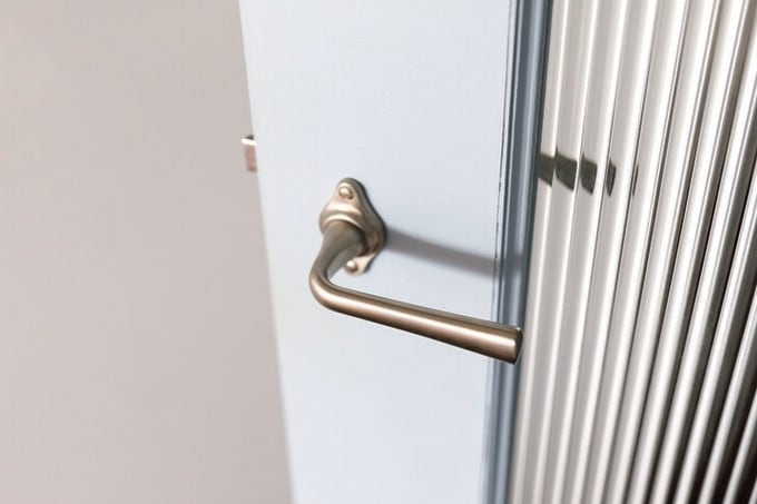 リビングダイニングの扉のレバーハンドル