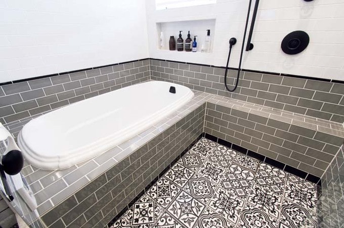 タイルにこだわったバスルーム