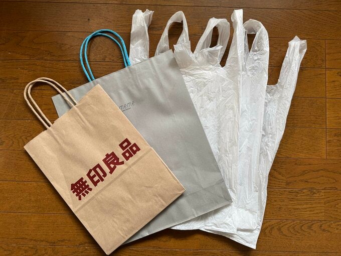 放っておくとたまってしまう紙袋やビニール袋