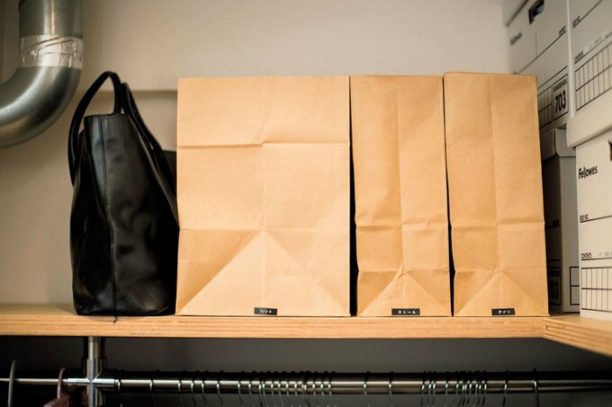 紙袋は捨てずに収納に活用 クローゼットや本棚に Esseonline エッセ オンライン