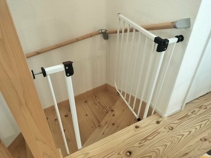 階段に設置したベビーゲート