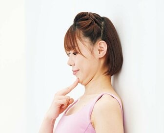 つらい肩こりや不眠を「30秒」ですっきり解消！小顔見えもかなうセルフ整体