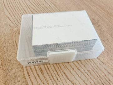 「年賀状保管＆処分」問題はダイソーの100円アイテムで解決。 写真の保管にも便利