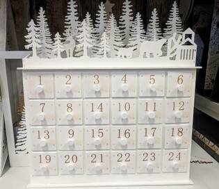 クリスマスの必需品！本場のアドベントカレンダーは仕かけ満載