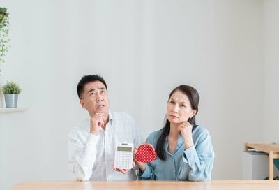 50代以降、やってはいけない「危険なお金の使い方」4つ。ごほうび旅行、退職金で投資…は要注意