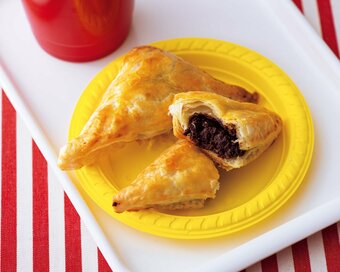 あの「三角チョコパイ」再現レシピ。パイはサクサク、チョコはとろ～り