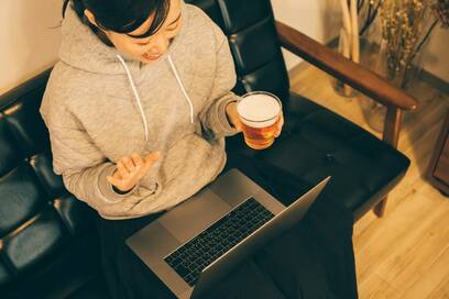 新しい生活様式・オンライン飲みで床ゴミが減った意外な理由