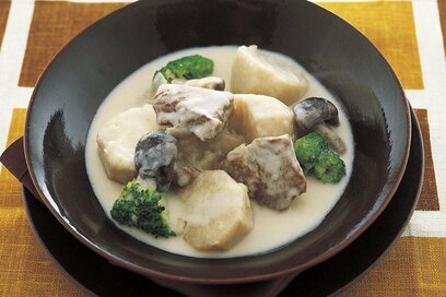 サトイモのあったか「シチュー」レシピ。具材がゴロっと、うま味たっぷりでおいしい