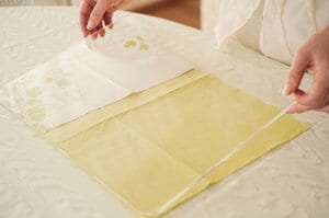 アクリルボード＋ペーパーナプキンで即席ランチョンマットの完成