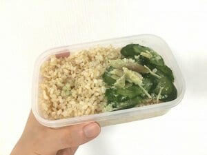 玄米と漬物だけのお弁当