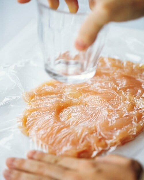 お肉の薄さがカリカリクリスピーの決め手に