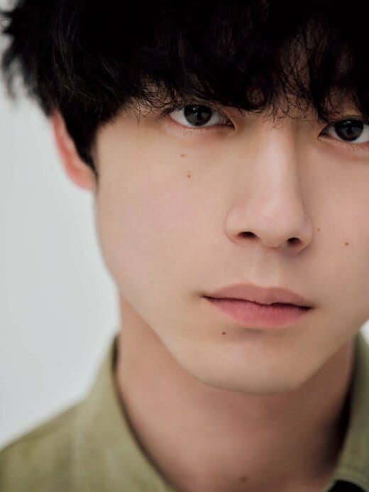 アップの坂口健太郎さん