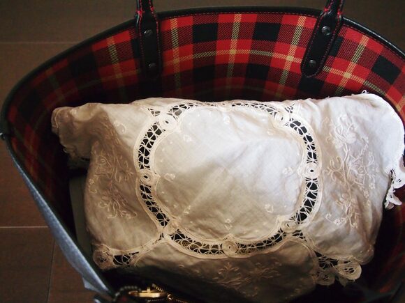 大判のハンカチをかけてプライバシー対策