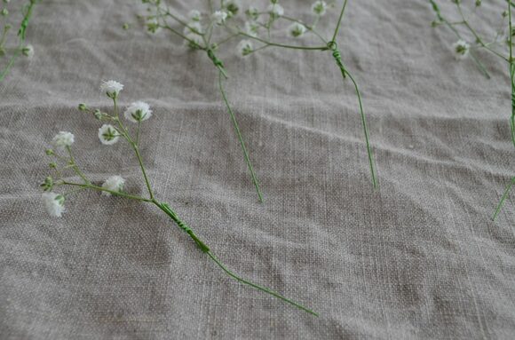 ワイヤーと茎を巻く