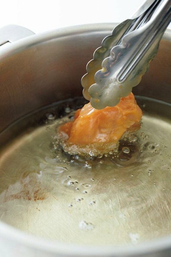 から揚げとトング