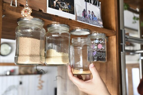 ひねるだけ! 片手で取れる調味料ホルダー