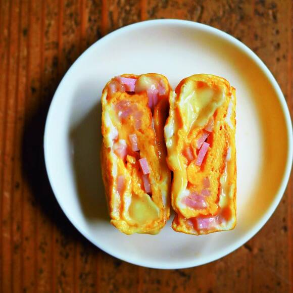 カマンベールとハムの卵焼き