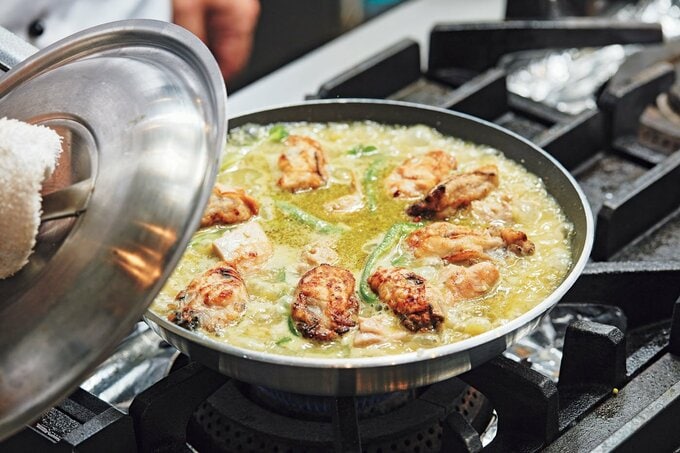 蓋つきフライパンでパエリア