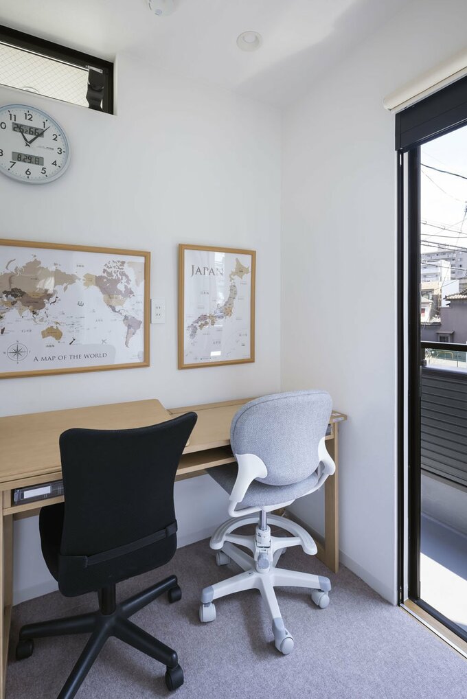 集中しやすいよう、窓は高い位置に