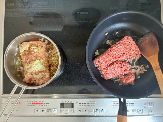 ミンチ肉を焼いている様子