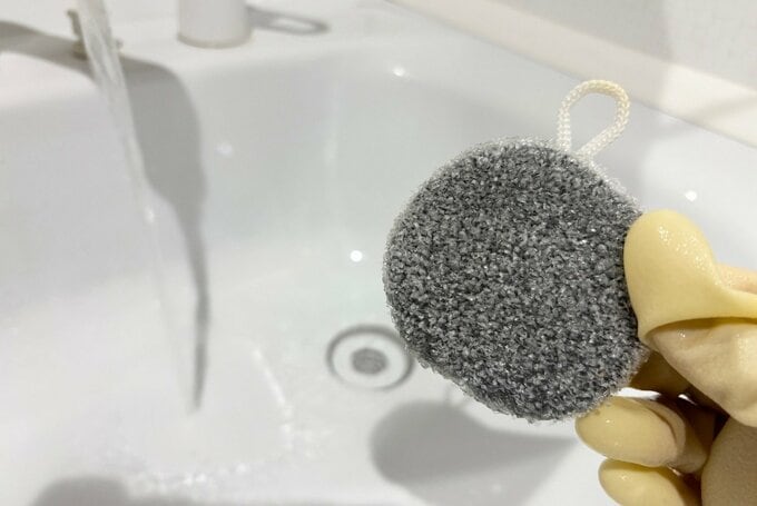 ナイロンたわしで掃除