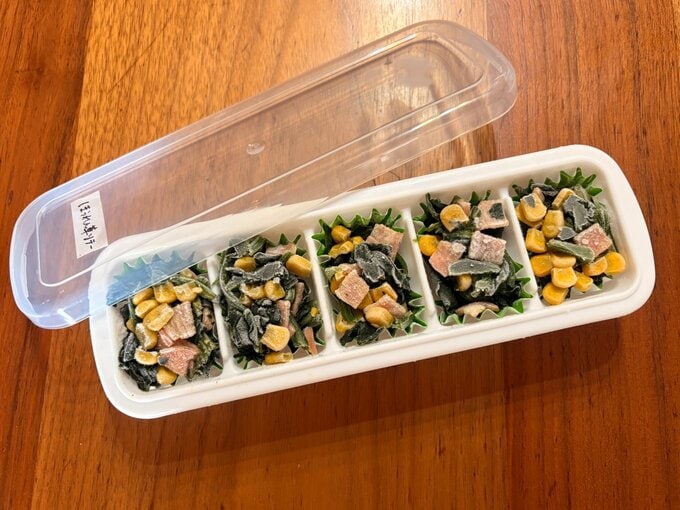 製氷皿に入ったおかず