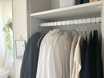 家がきれいな人の「服が多くてもすっきり」クローゼット。冬服の見直しは3月が正解