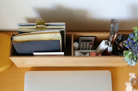 デスクのもの入れ