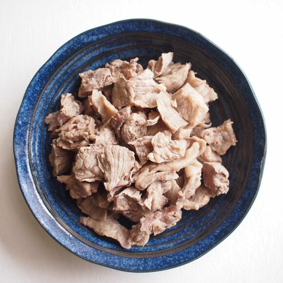 （1）と（2）を合計3回繰り返したあと、ひと口大に切る。