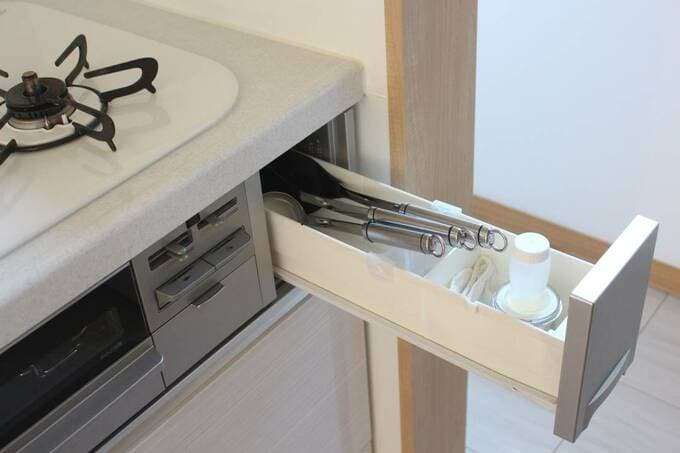 引き出しに調理グッズなど