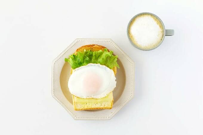 シンプルな目玉焼きトースト