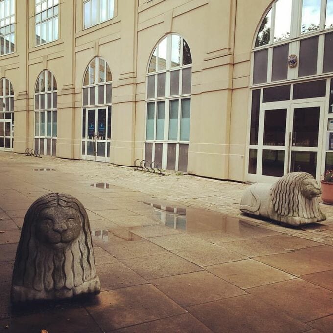 ライオンの像