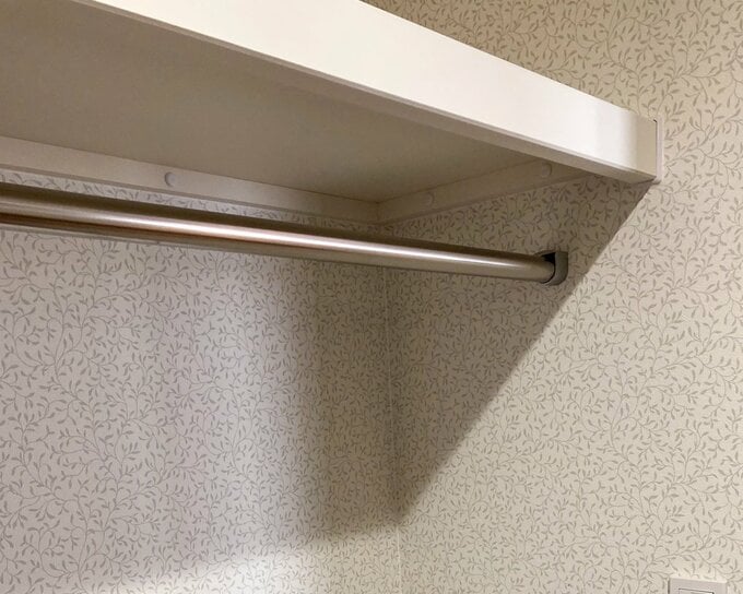 ウォークインクローゼットのハンガーパイプ