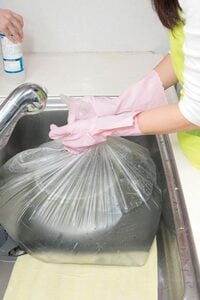 ラムなどを入れて口をしっかり閉じます