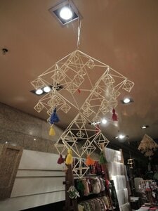 味のあるラトビアのニット、カゴ、木製小物