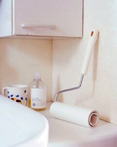 次に使う人のために、洗面台にはコロコロを