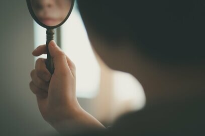 幸せになるために「手放す」べきもの。過去にとらわれすぎるとかえって不自由に