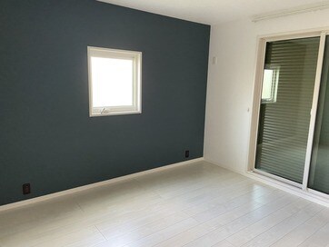 アクセントクロスの採用は、家具に影響されない場所が正解。2年住んで感じたこと