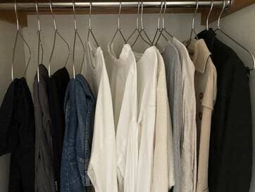 着なくなった服の手放し先。捨てずにリサイクルする4つの方法