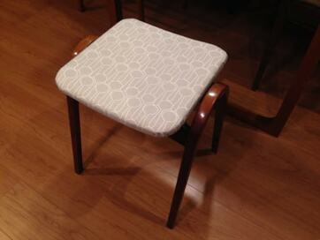 簡単DIY！座面張替えとIKEAのスツールセットで作る「コンソールテーブル」