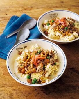 ご飯代わりの豆腐で太らないレシピ。「肉そぼろのナメコあんかけ丼」
